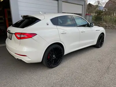 Maserati Levante S 3.0 V6 — SUV sportif 430 ch, blanc, 98 700 km seulement — Seitenansicht