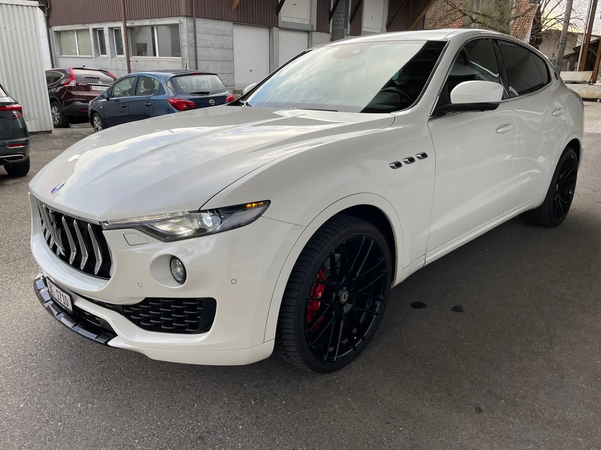Maserati Levante S 3.0 V6 — SUV sportif 430 ch, blanc, 98 700 km seulement — Außenansicht