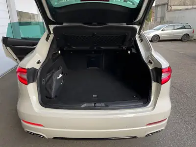 Maserati Levante S 3.0 V6 — SUV sportif 430 ch, blanc, 98 700 km seulement — Heckansicht