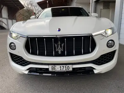 Maserati Levante S 3.0 V6 — SUV sportif 430 ch, blanc, 98 700 km seulement — Innenraum