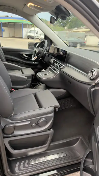 Mercedes-Benz V 300 d Avantgarde — Monospace premium 7 places, diesel efficient — détail
