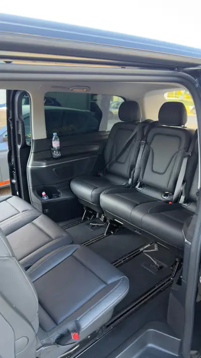 Mercedes-Benz V 300 d Avantgarde — Monospace premium 7 places, diesel efficient — Miniature 8