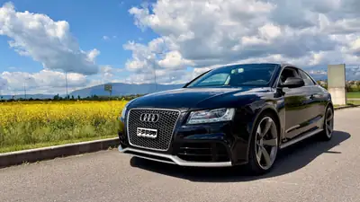 Audi RS5 Coupé 4.2 FSI — 450 ch, Design noir intégral, Quattro all-road — side view