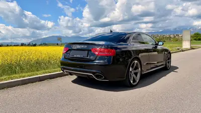 Audi RS5 Coupé 4.2 FSI — 450 ch, Design noir intégral, Quattro all-road — exterior view