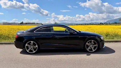 Audi RS5 Coupé 4.2 FSI — 450 ch, Design noir intégral, Quattro all-road — interior