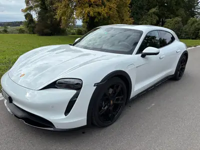 Porsche Taycan 4 Cross Turismo — SUV électrique haute performance, 32 800 km, garantie constructeur — vue extérieure