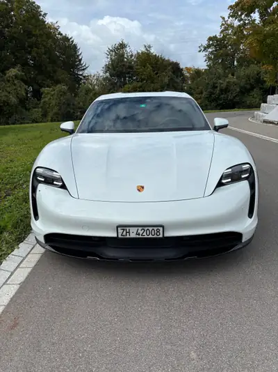 Porsche Taycan 4 Cross Turismo — SUV électrique haute performance, 32 800 km, garantie constructeur — côté