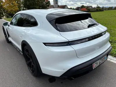 Porsche Taycan 4 Cross Turismo — SUV électrique haute performance, 32 800 km, garantie constructeur — tableau de bord