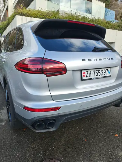 Porsche Cayenne Turbo 2016 — SUV haute performance, 519 ch et équipement premium — Außenansicht