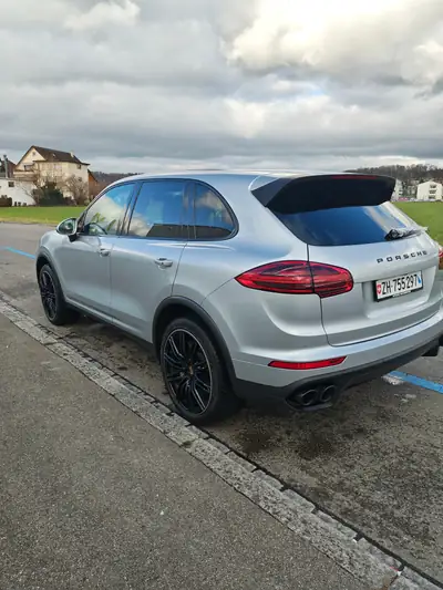 Porsche Cayenne Turbo 2016 — SUV haute performance, 519 ch et équipement premium — Detail