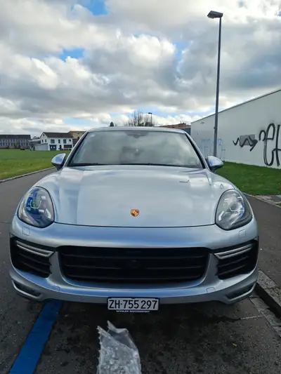 Porsche Cayenne Turbo 2016 — SUV haute performance, 519 ch et équipement premium — Miniatur 10