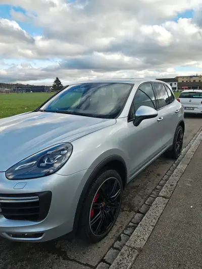 Porsche Cayenne Turbo 2016 — SUV haute performance, 519 ch et équipement premium — Miniatur 11