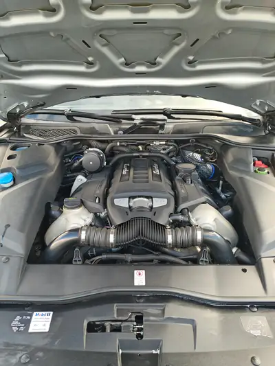 Porsche Cayenne Turbo 2016 — SUV haute performance, 519 ch et équipement premium — Miniatur 13