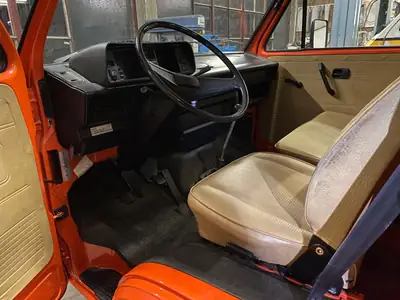VW T3 Pick-up — L'utilitaire emblématique des années 80, rouge éclatant et fiable — Miniatur 12