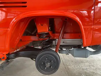 VW T3 Pick-up — L'utilitaire emblématique des années 80, rouge éclatant et fiable — Miniatur 11