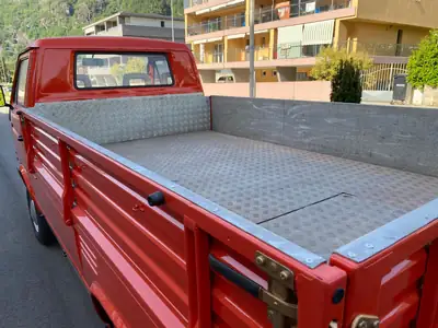 VW T3 Pick-up — L'utilitaire emblématique des années 80, rouge éclatant et fiable — Miniatur 13
