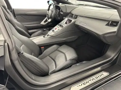Lamborghini Aventador LP700-4 Roadster — Supercabriolet légendaire, 27'500 km seulement — Thumbnail 9