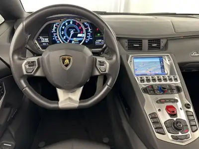 Lamborghini Aventador LP700-4 Roadster — Supercabriolet légendaire, 27'500 km seulement — Thumbnail 10