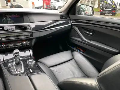 BMW 535i xDrive Steptronic — Berline de prestige, moteur 306 ch, transmission intégrale — Armaturenbrett
