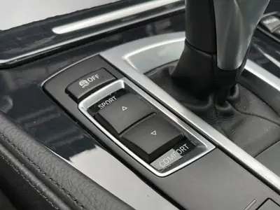 BMW 535i xDrive Steptronic — Berline de prestige, moteur 306 ch, transmission intégrale — Miniatur 12