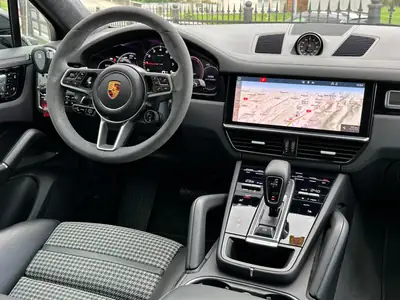 Porsche Cayenne Coupé 2020 — Design sportif, direction arrière et freins céramique — Detail