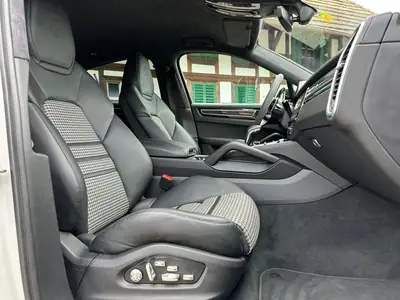 Porsche Cayenne Coupé 2020 — Design sportif, direction arrière et freins céramique — Miniatur 8