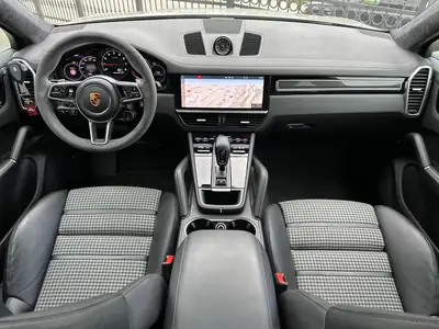 Porsche Cayenne Coupé 2020 — Design sportif, direction arrière et freins céramique — Miniatur 7