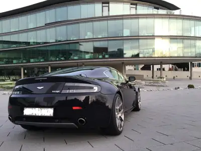 Aston Martin V8 Vantage 4.3 — Coupé sportif mythique, 47'000 km seulement — Seitenansicht