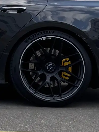 Mercedes-AMG GT 43 4Matic+ — Coupé sportif Facelift 2024, 390 ch et 22 000 km — Miniature 22