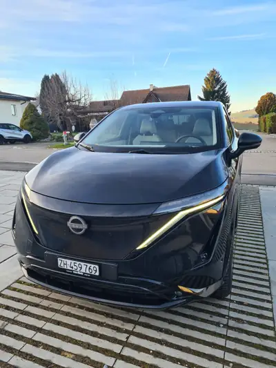 Nissan Ariya Evolve Diamond 87kWh — SUV électrique 600 km d'autonomie, faible kilométrage — fianco