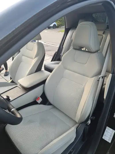 Nissan Ariya Evolve Diamond 87kWh — SUV électrique 600 km d'autonomie, faible kilométrage — Miniatura 9
