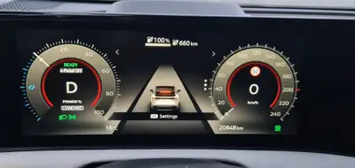 Nissan Ariya Evolve Diamond 87kWh — SUV électrique 600 km d'autonomie, faible kilométrage — Miniatura 14