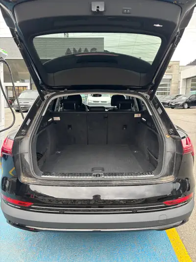 Audi e-tron 50 quattro — SUV électrique premium, 125'000 km, sans accident — Miniature 8