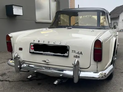 Triumph TR4A IRS 1966 — Cabriolet britannique de légende, expertisée vétéran avec overdrive — intérieur