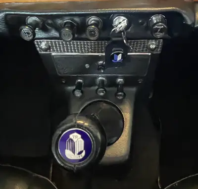 Triumph TR4A IRS 1966 — Cabriolet britannique de légende, expertisée vétéran avec overdrive — Miniature 11