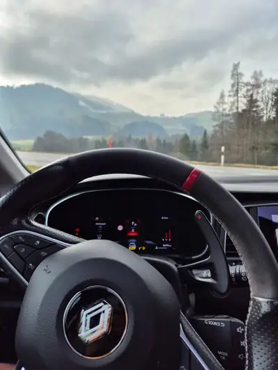 Renault Mégane R.S. 300 EDC — Sportive haute performance, 100'000 km seulement — dashboard