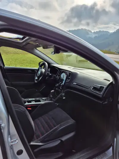 Renault Mégane R.S. 300 EDC — Sportive haute performance, 100'000 km seulement — interior