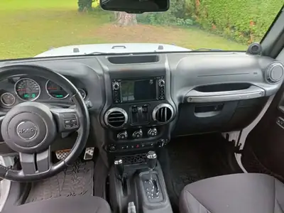 Jeep Wrangler 2.8 CRD Sport — SUV emblématique diesel, toit amovible, 137'000 km — Miniature 7