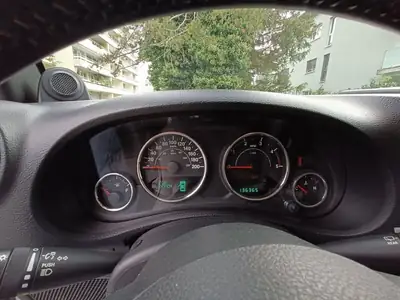 Jeep Wrangler 2.8 CRD Sport — SUV emblématique diesel, toit amovible, 137'000 km — Miniature 8