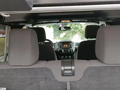 Jeep Wrangler 2.8 CRD Sport — SUV emblématique diesel, toit amovible, 137'000 km — Miniature 12