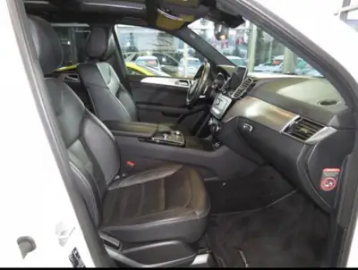 Mercedes-Benz GLE 450 AMG 4Matic — SUV premium 367 ch, design intemporel — Miniatura 10