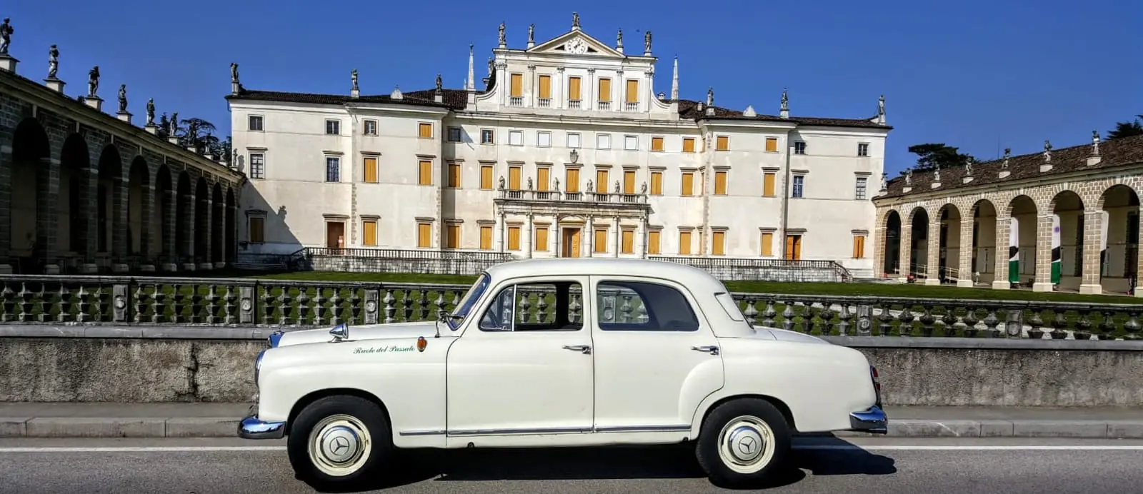 Mercedes-Benz 190 Ponton 1959 — Légende automobile, trouvaille d'atelier — vue extérieure