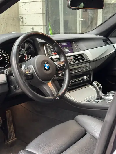 BMW 535d Touring M Sport xDrive — Diesel performant, toit panoramique, équipement premium — Miniature 9