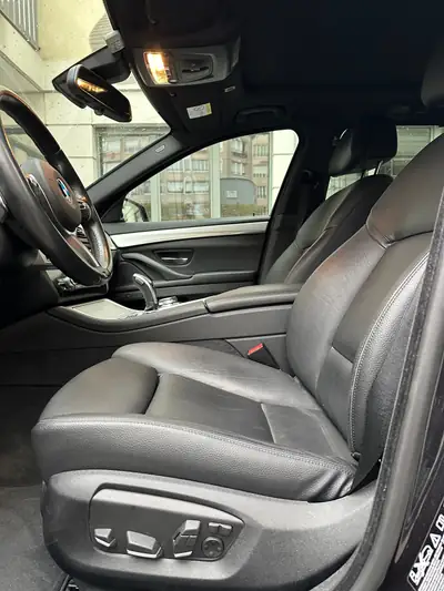 BMW 535d Touring M Sport xDrive — Diesel performant, toit panoramique, équipement premium — Miniature 8
