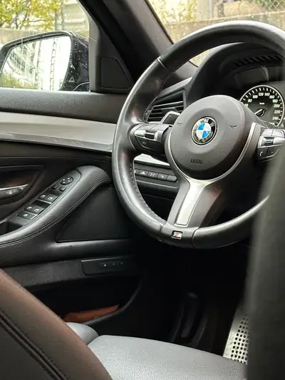BMW 535d Touring M Sport xDrive — Diesel performant, toit panoramique, équipement premium — Miniature 10