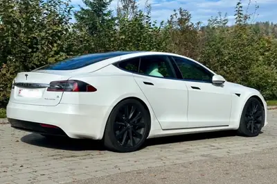 Tesla Model S Raven Long Range 2021 — Berline électrique haute performance, 95000 km — vista esterna