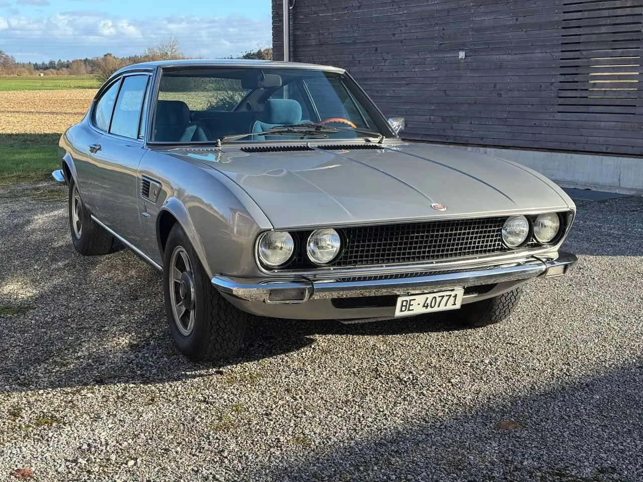 Fiat Dino 135 2400 — Coupé sportif italien des années 70, révision récente — vista esterna