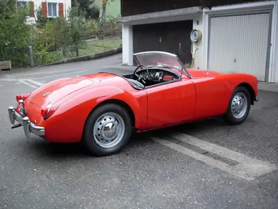MG MGA 1959 — Cabriolet de légende, châssis d'époque, kilométrage exceptionnel — Seitenansicht