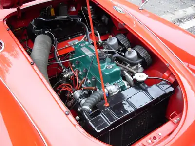 MG MGA 1959 — Cabriolet de légende, châssis d'époque, kilométrage exceptionnel — Innenraum