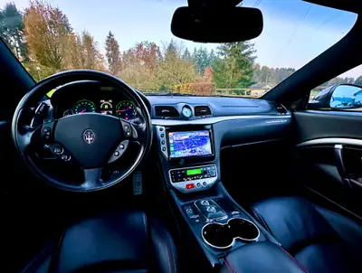 Maserati GranTurismo Sport Cambiocorsa 2013 — Coupé sport d'exception, 35 900 km seulement — Miniatur 9